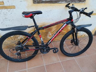 Bici de Montaña Negra y Roja
