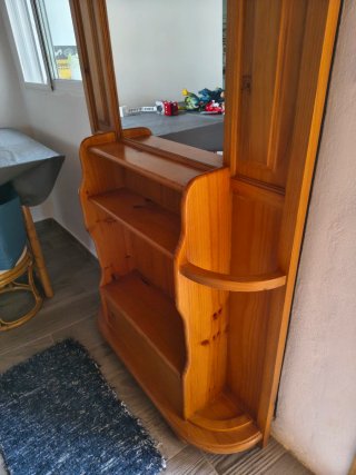 Consola de madera con espejo