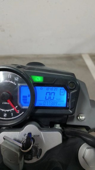 Moto Keeway KSR 125cc Naked Blanca y negra