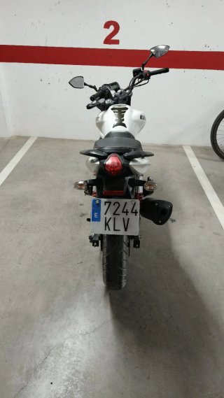 Moto Keeway KSR 125cc Naked Blanca y negra