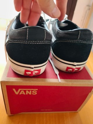Zapatillas Vans Negras y Blancas