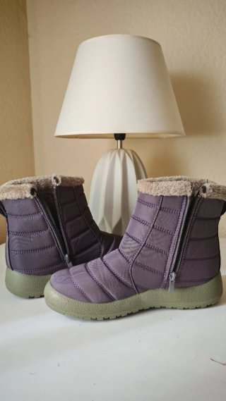 Botas de descanso moradas y verdes