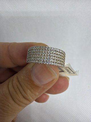 Anillo de plata con circonitas. Diametro:12,5