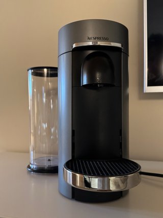 Cafetera Nespresso Vertuo Gris ( limited edition)