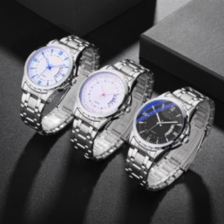 Reloj de pulsera plateado y blanco
