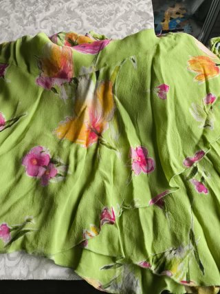 Vestido floral verde con volantes