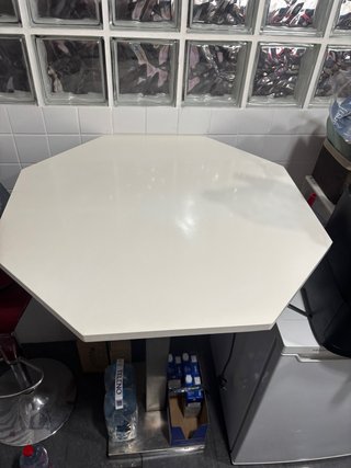 Mesa octogonal mármol y 2 taburetes