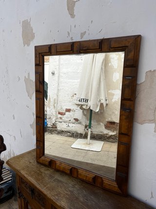 Mueble Castellano con Espejo y Sillas