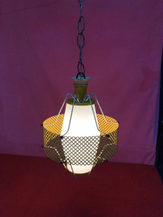 Raro lampadario anni 60 metallo e vetro opalino