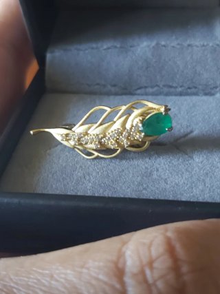 Broche espiga esmeralda