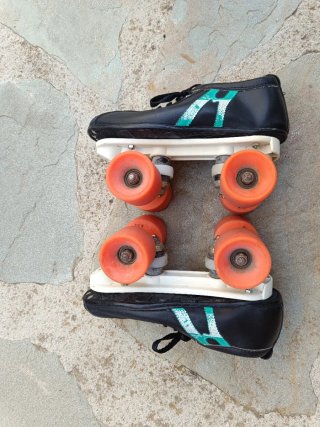 Patines 4 Ruedas Vintage Negros 36