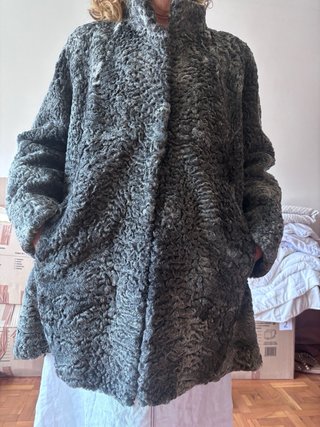 Abrigo de astracán gris