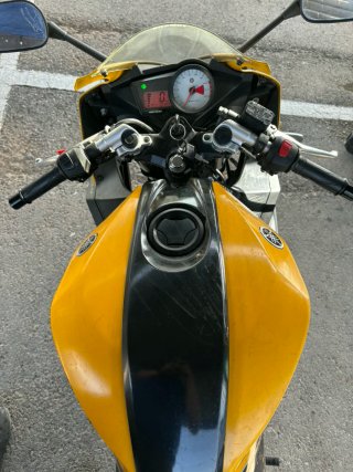Yamaha YZF-R 125 Deportiva Amarilla