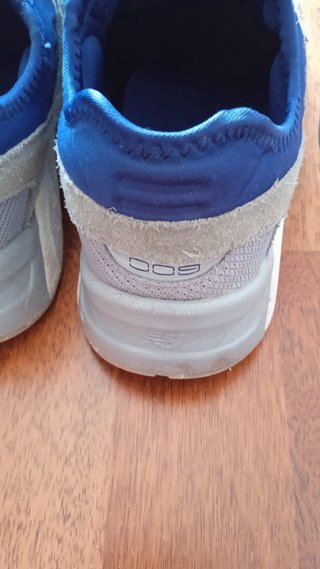 Zapatillas New Balance grises y azules