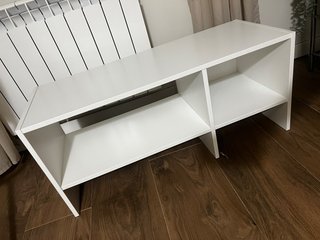 Mueble blanco 2 estantes madera (Baggebo)