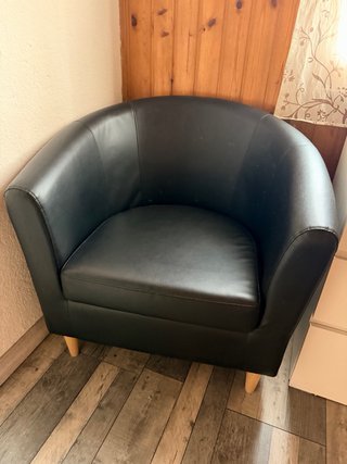 Sillón negro piel sintética