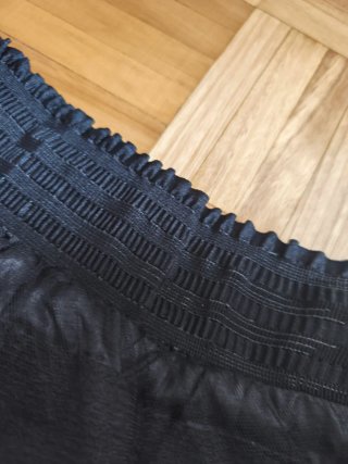Falda negra con encaje blanco y tul negro
