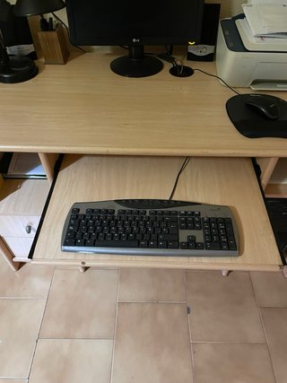 Mesa de ordenador de madera