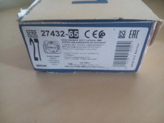 Enchufe Simon 27 Blanco Nieve 2P+TT Caja de 10