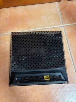 Routers Netgear R6300v2 y CG3100D