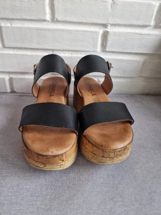 Sandalias Carmela Plataforma Cuña Negra