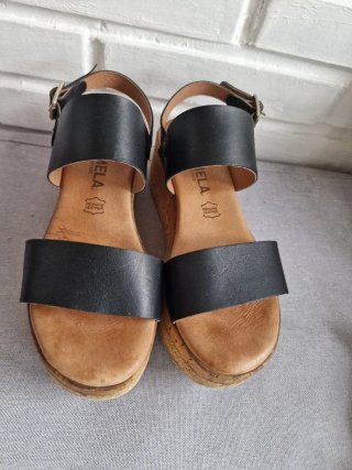 Sandalias Carmela Plataforma Cuña Negra