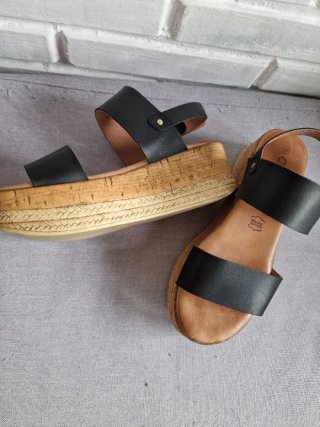 Sandalias Carmela Plataforma Cuña Negra