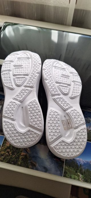 Zapatillas deportivas negras y rosas
