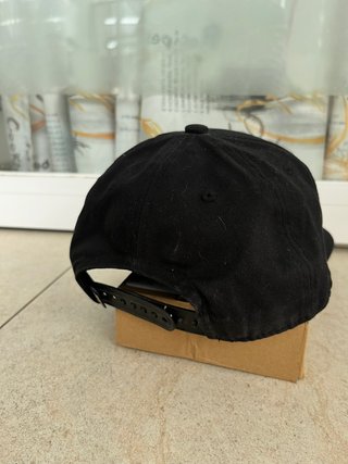 Gorra NYC con visera plana negra
