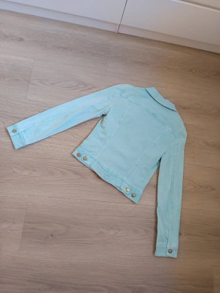 Cazadora vaquera azul talla L 10€ no negociable