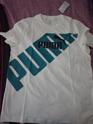 Camiseta Puma y chándal negro