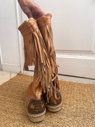 Botas flecos estilo mocasín India ocre
