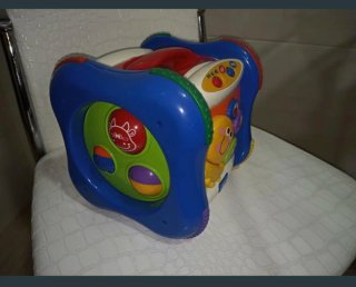 Cubo Actividades. Marca Chicco Con dos idiomas.