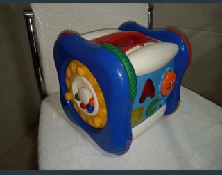 Cubo Actividades. Marca Chicco Con dos idiomas.