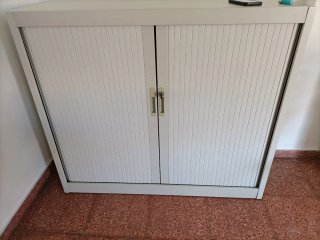 Mueble oficina puertas correderas gris
