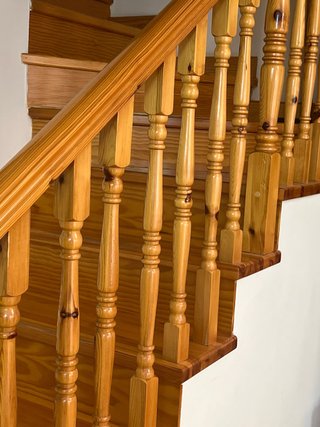 Barandado y pasamanos de madera