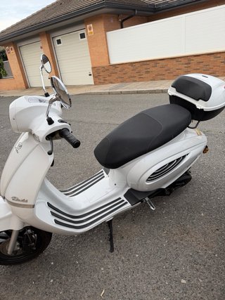 Daelim Besbi 125cc Scooter Blanca