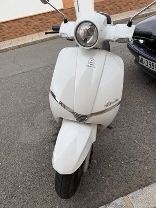 Daelim Besbi 125cc Scooter Blanca