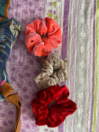 Mochila y 3 coleteros estampado floral