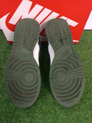 Nike Dunk Low Retro Verde y Blanco