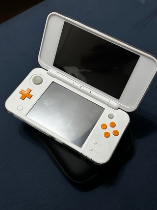 Nintendo New 2DS XL Naranja y Blanco