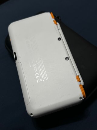 Nintendo New 2DS XL Naranja y Blanco