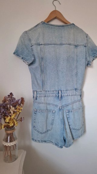 Mono vaquero Zara Talla S. Peto como nuevo.