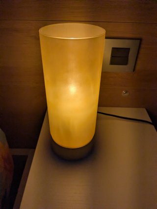 Lámpara de mesa cilíndrica