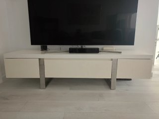 URGE: mueble TV Lujo Blanco y Plata