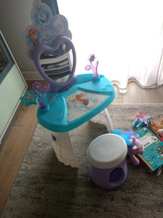 Tocador infantil Frozen espejo con pack muñecas