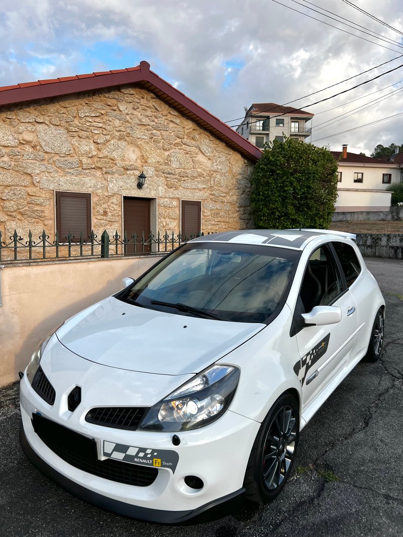 Renault Clio Sport F1 R27 Nacional - foto 1
