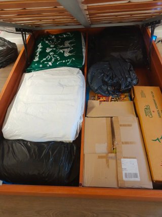 Testiera e contenitore per letto