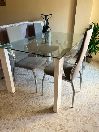 Mesa comedor cristal y 4 sillas