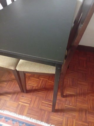 Mesa y 4 sillas comedor